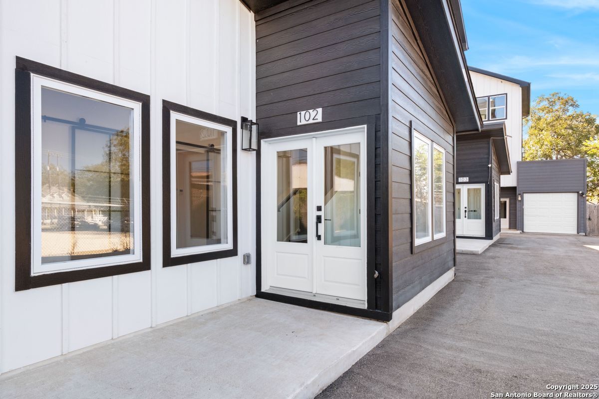 106 Bank St 102
