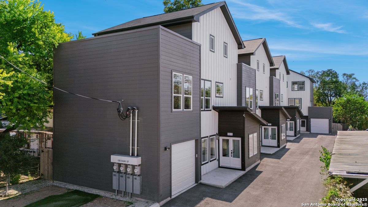 106 Bank St 102