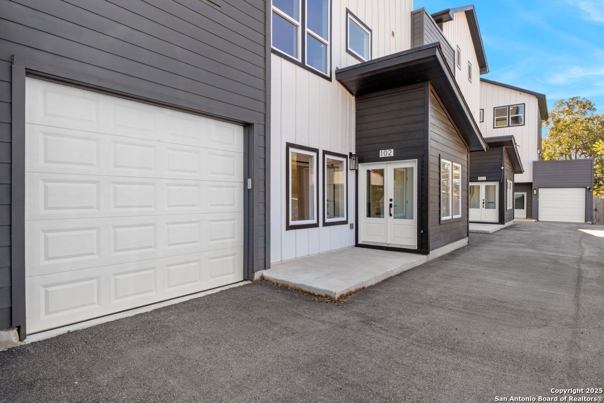106 Bank St 102