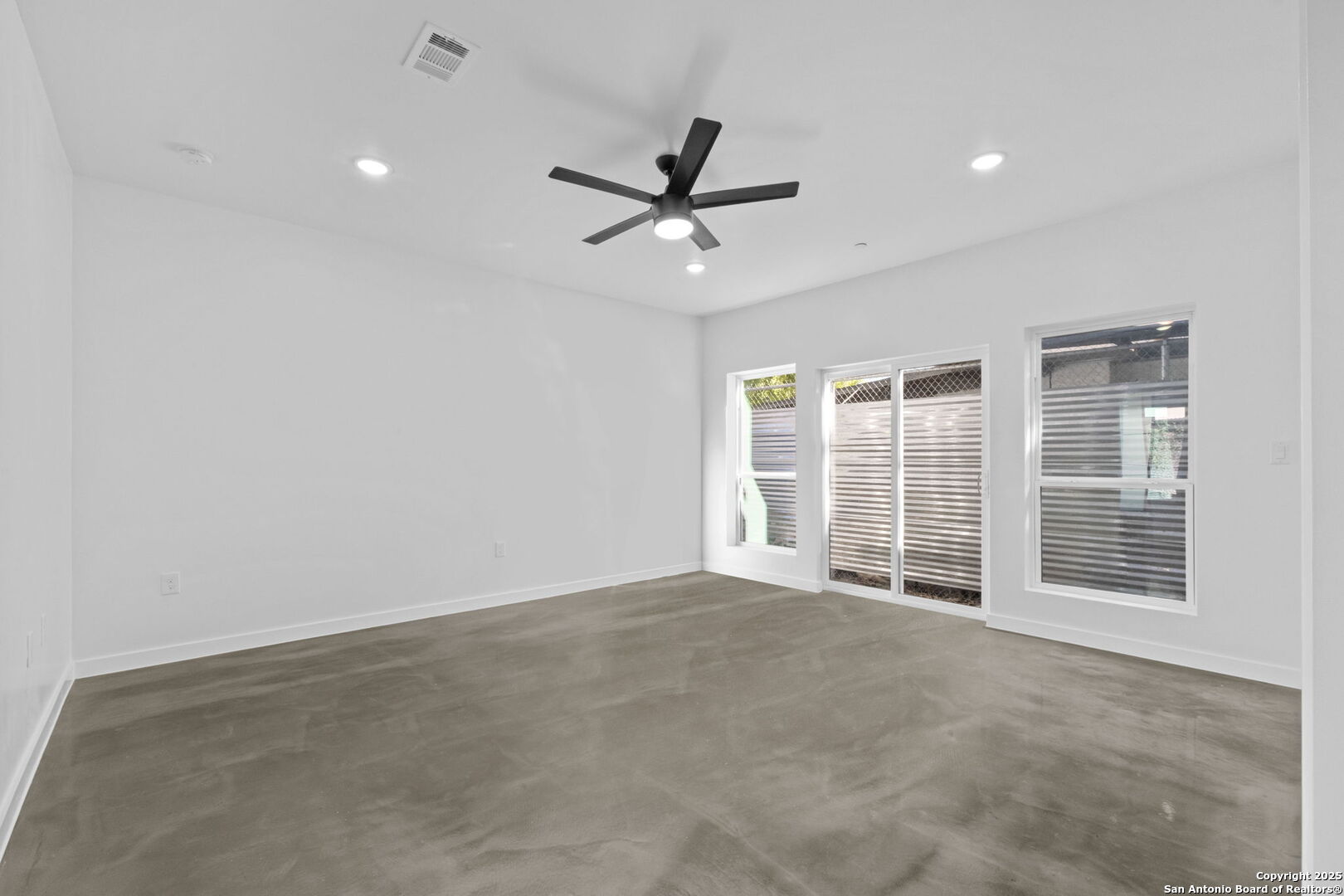 106 Bank St 102