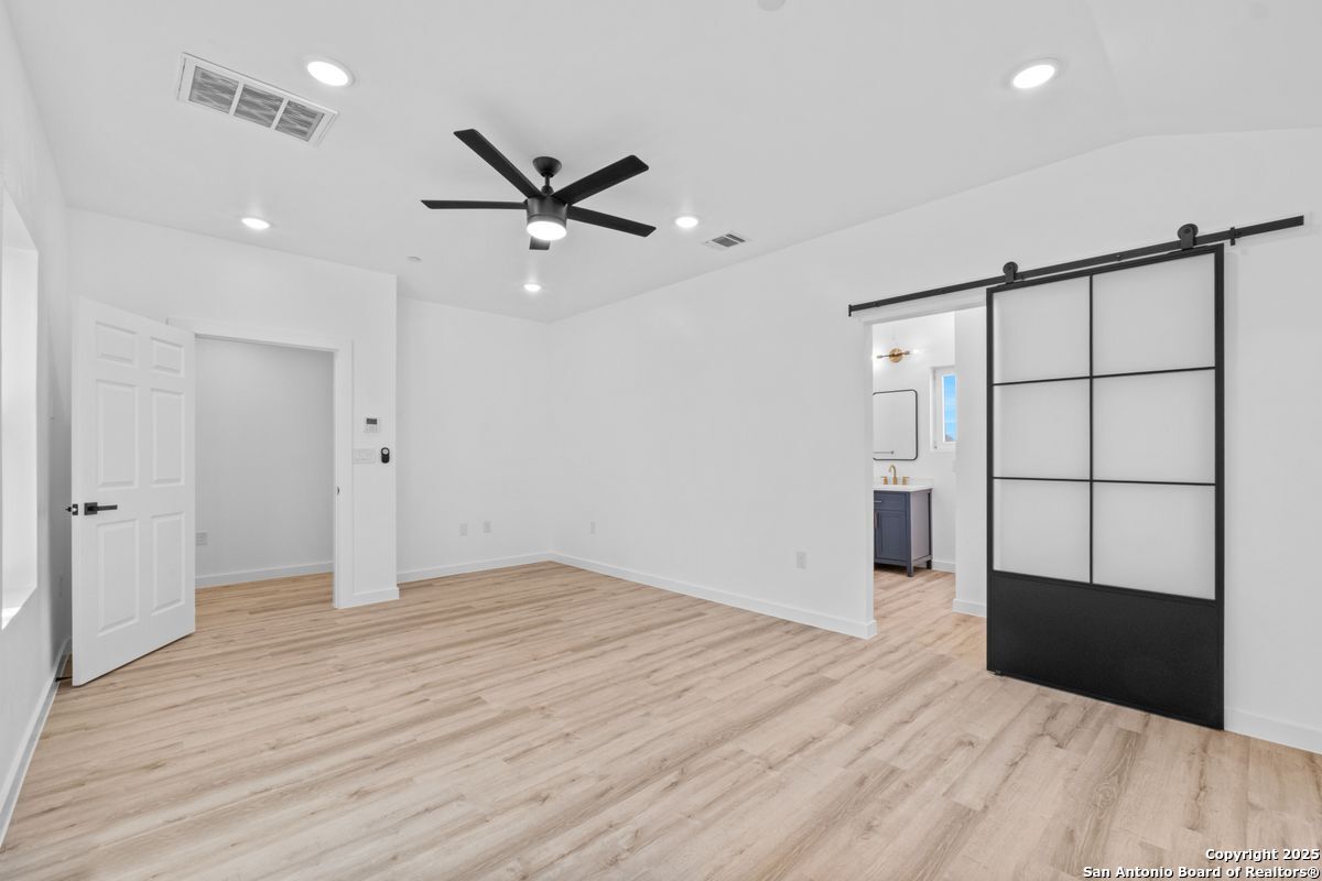 106 Bank St 102