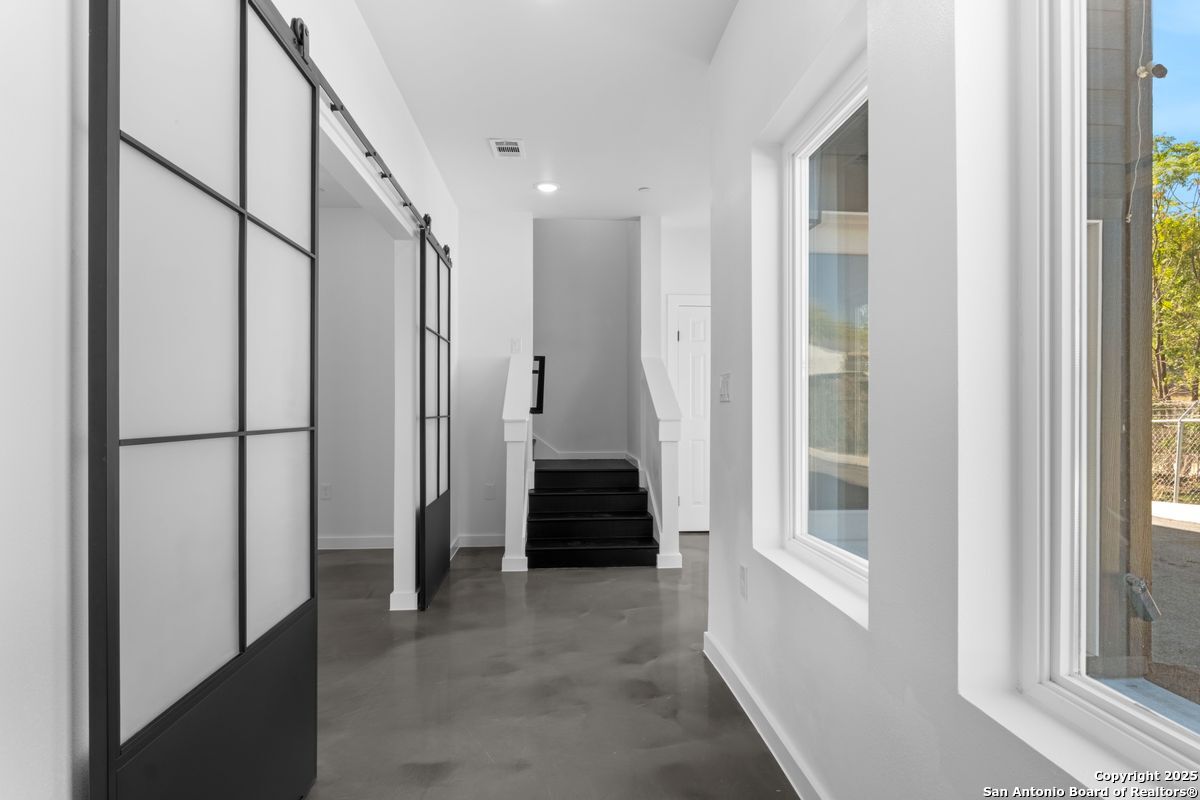 106 Bank St 103