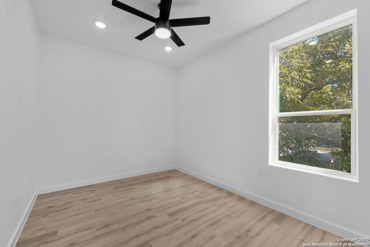 106 Bank St 103