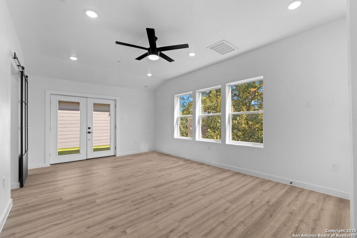 106 Bank St 103