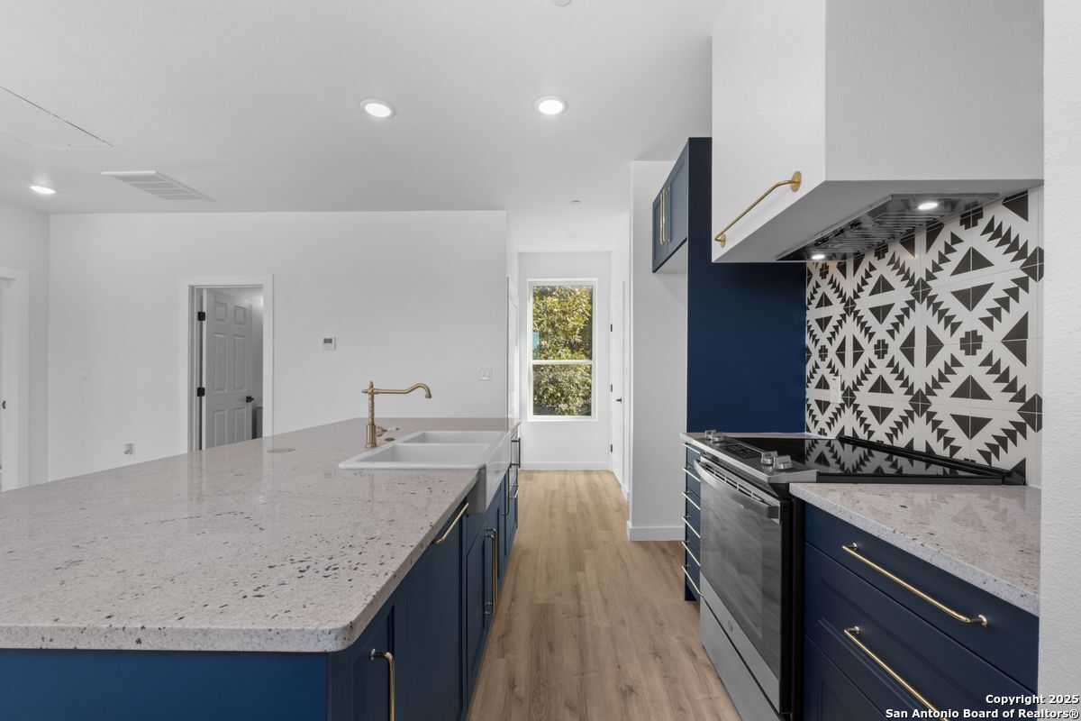 106 Bank St 103