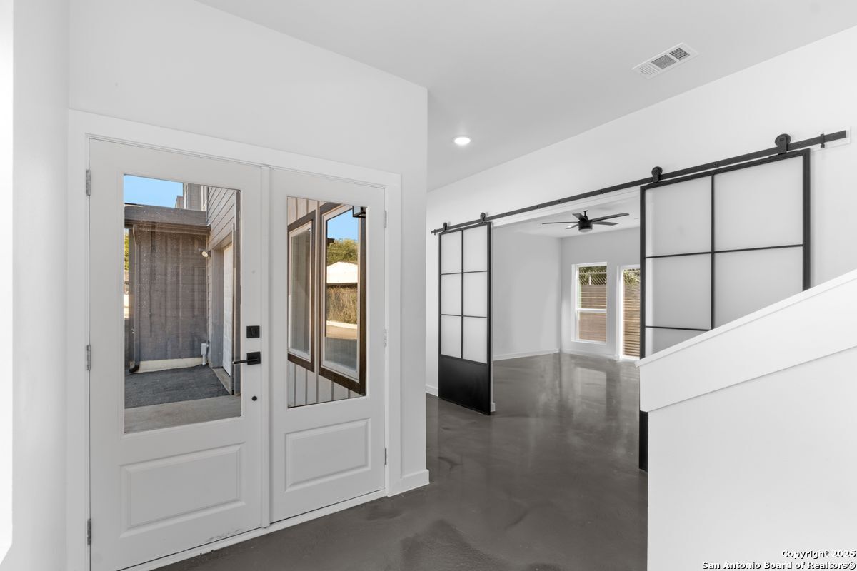106 Bank St 103