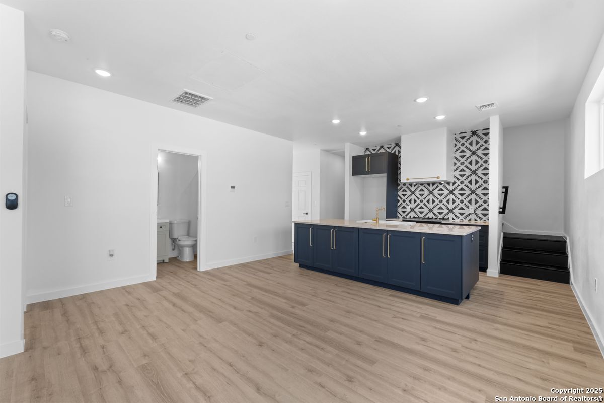 106 Bank St 103