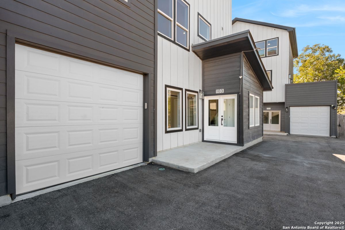 106 Bank St 103