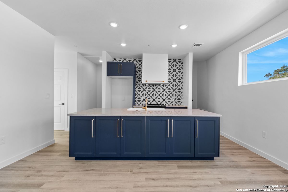 106 Bank St 103