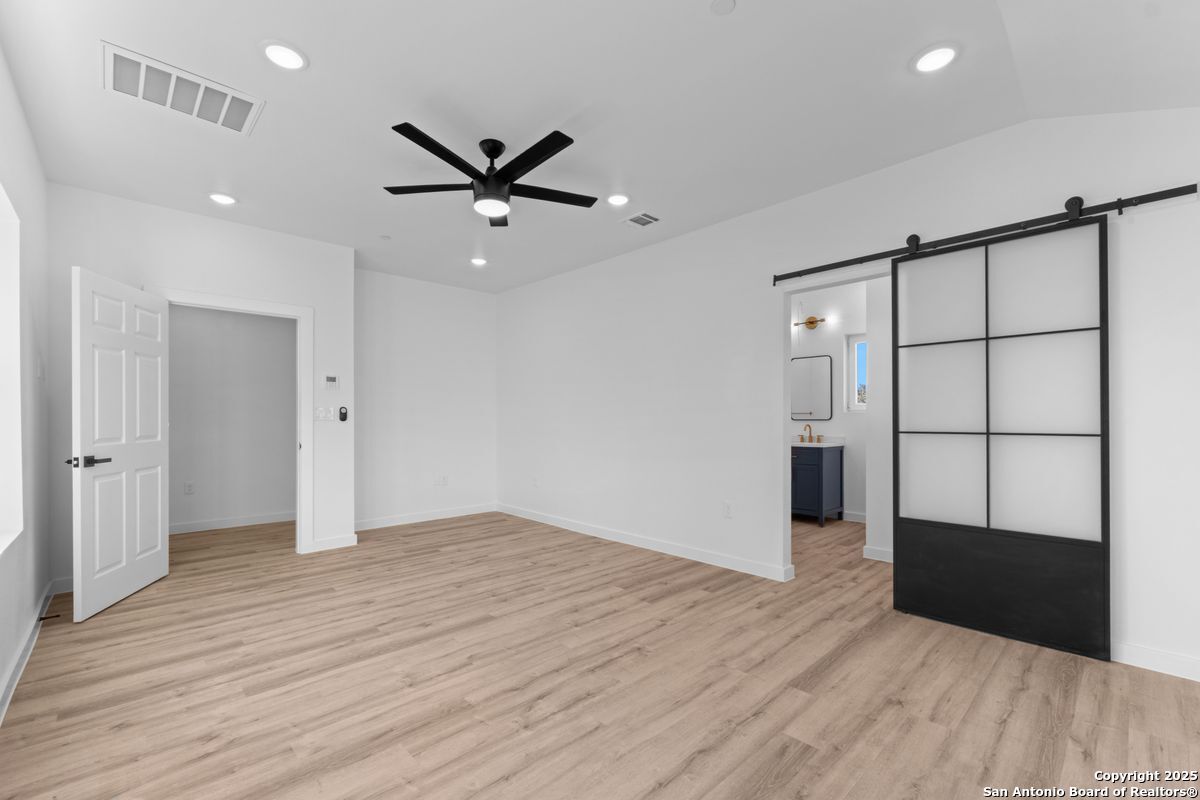 106 Bank St 103