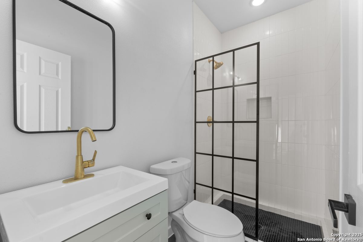 106 Bank St 103