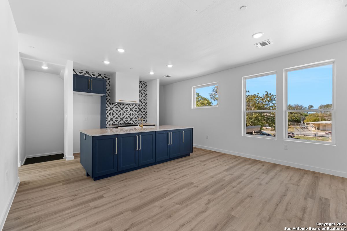 106 Bank St 103
