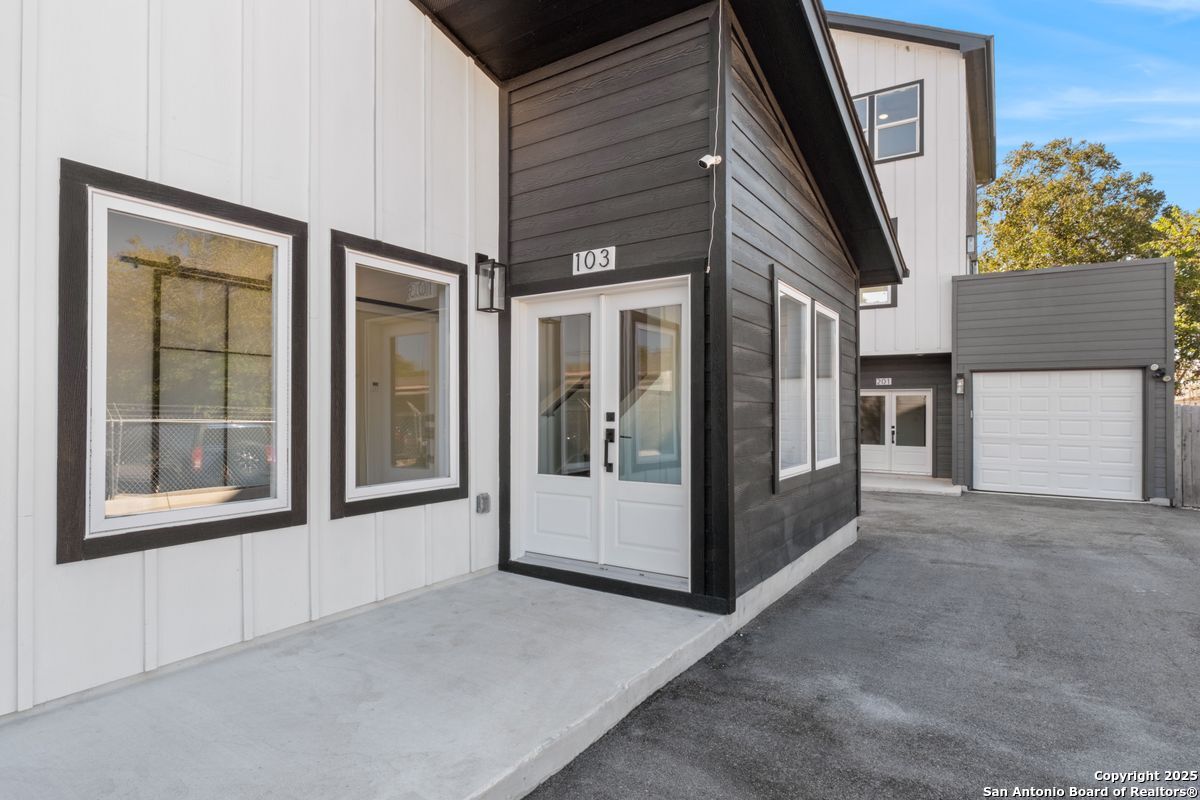 106 Bank St 103