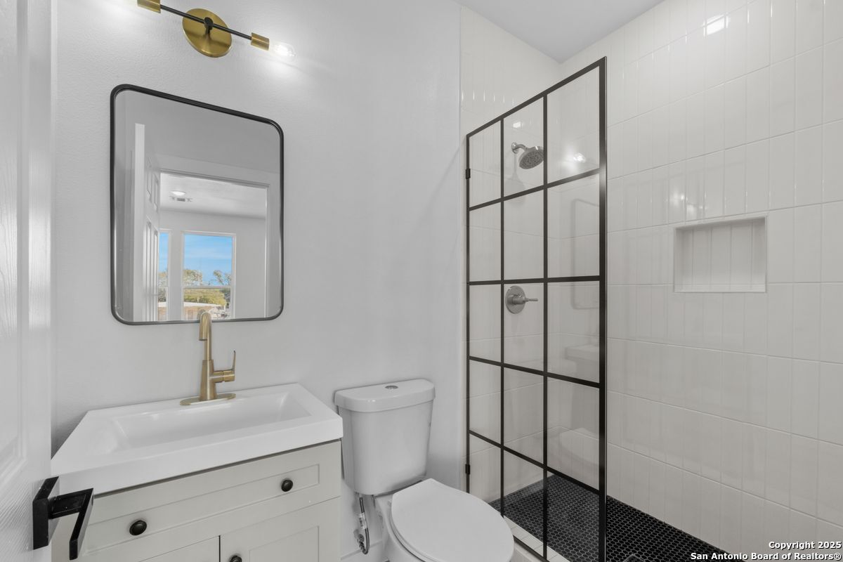 106 Bank St 103