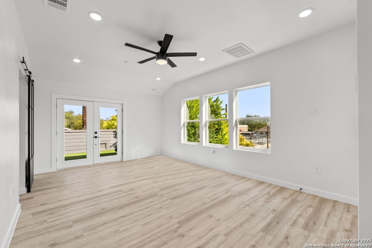 106 Bank St 101