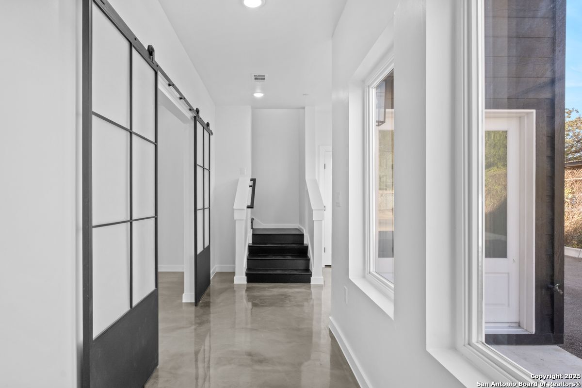 106 Bank St 101