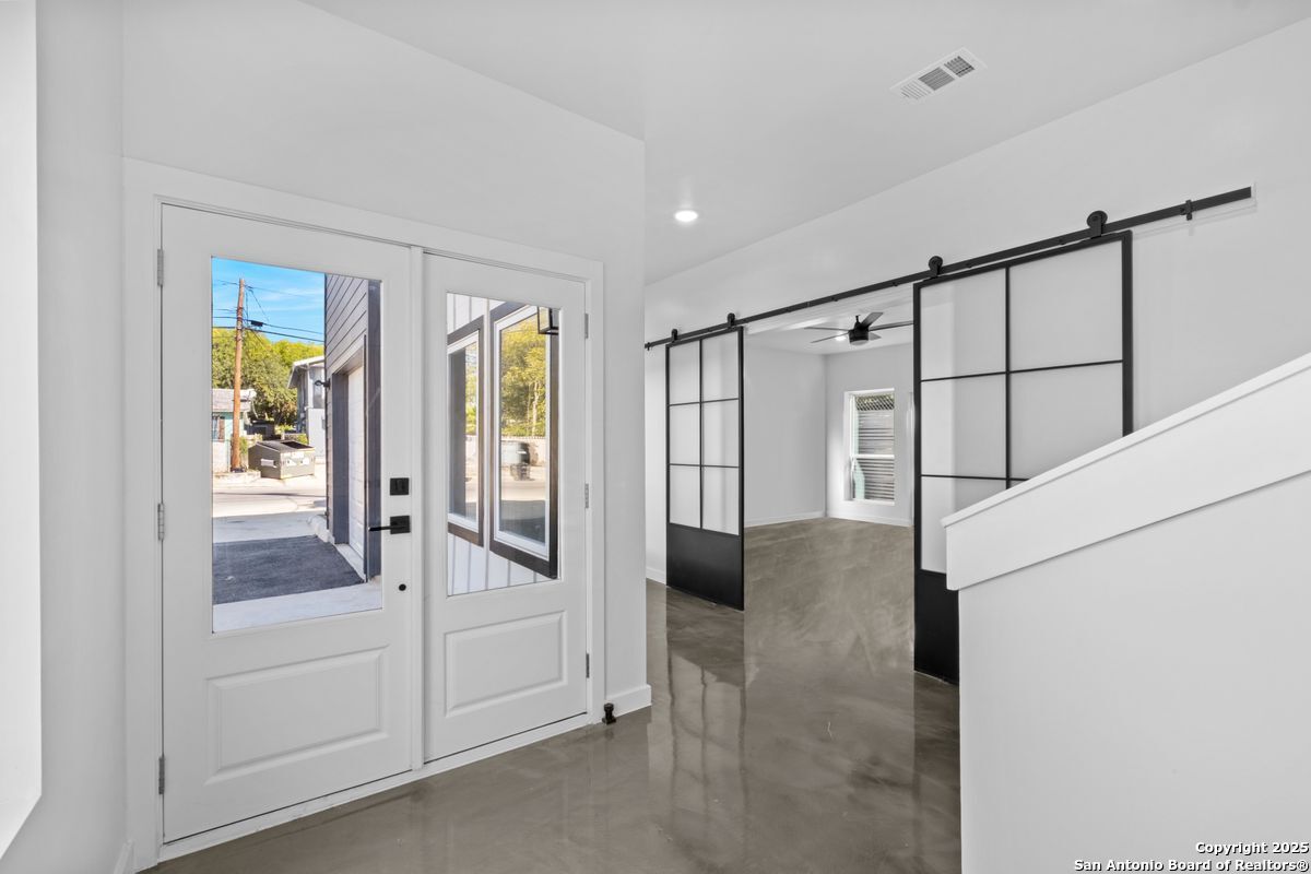 106 Bank St 101