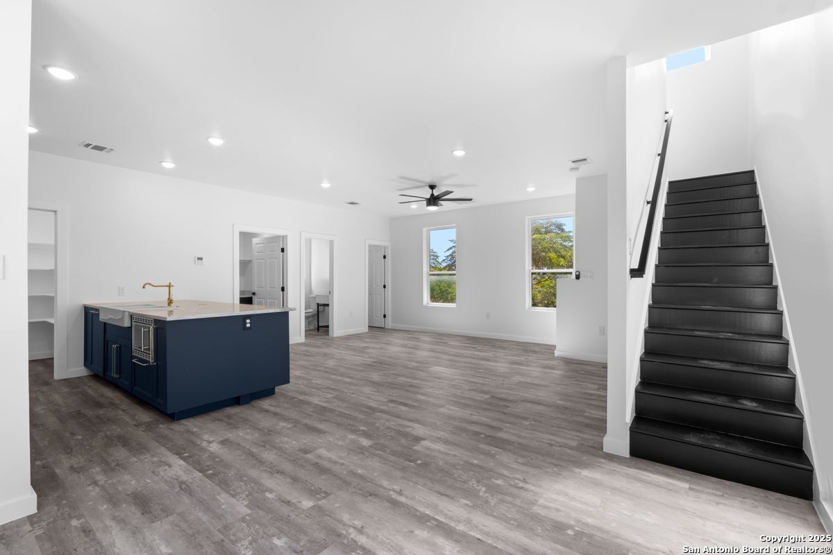106 Bank St 201