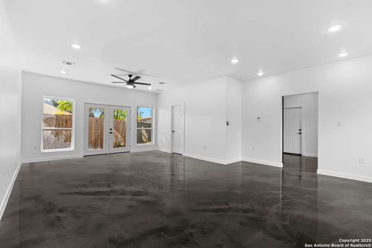 106 Bank St 201