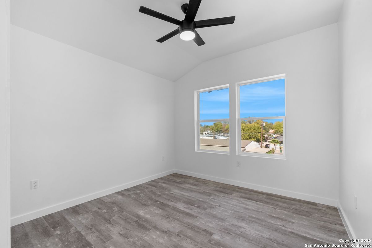 106 Bank St 201