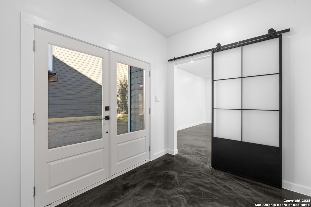 106 Bank St 201