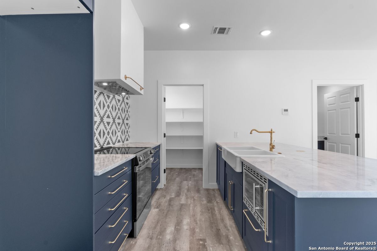 106 Bank St 201