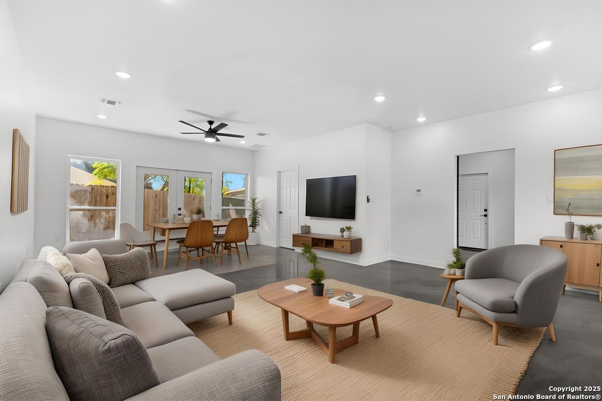 106 Bank St 201