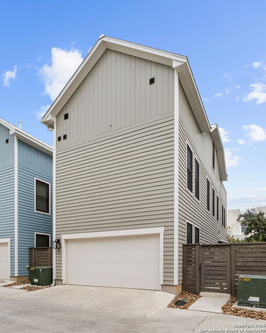 311 E Evergreen St #4