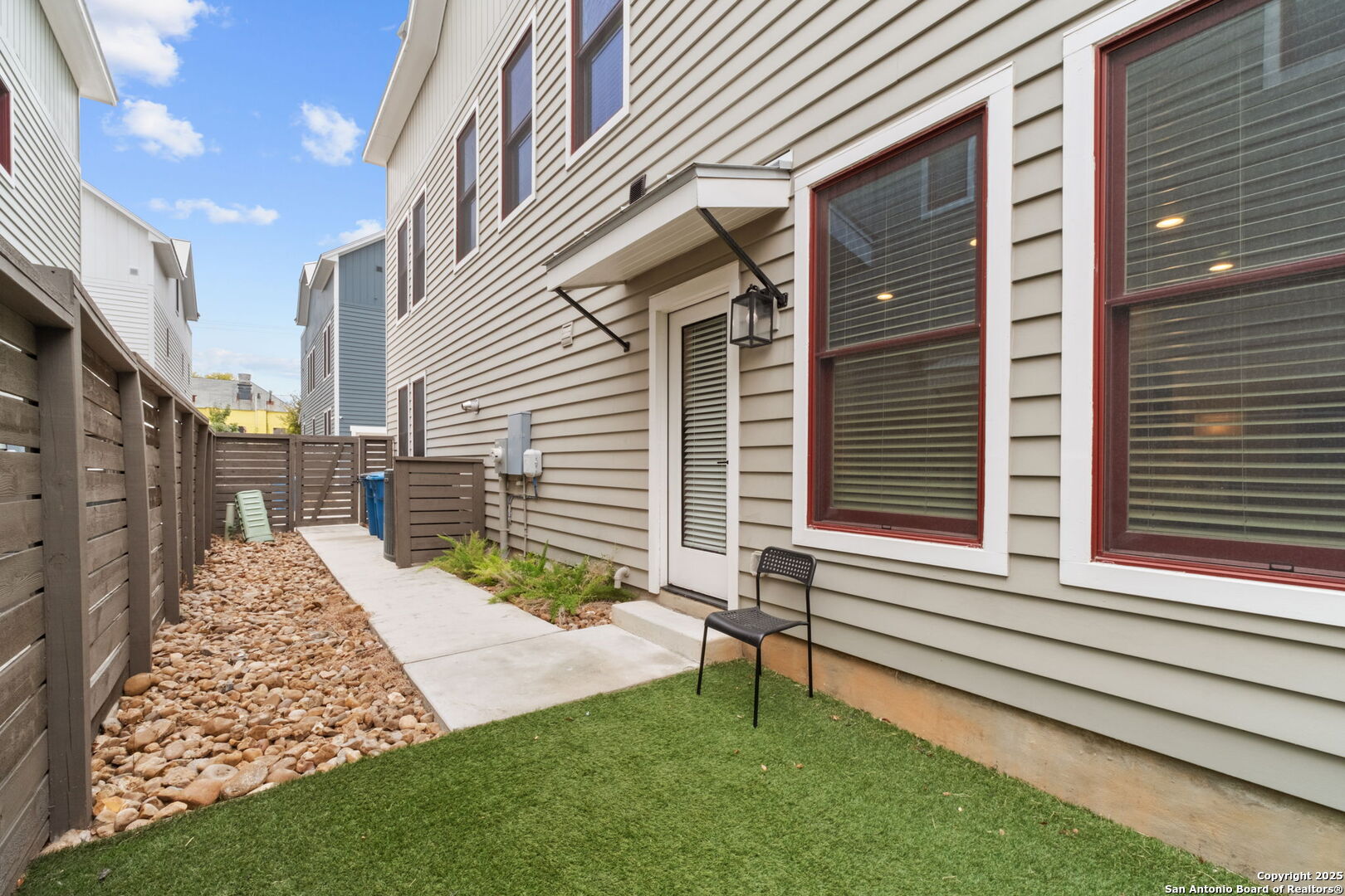 311 E Evergreen St #4