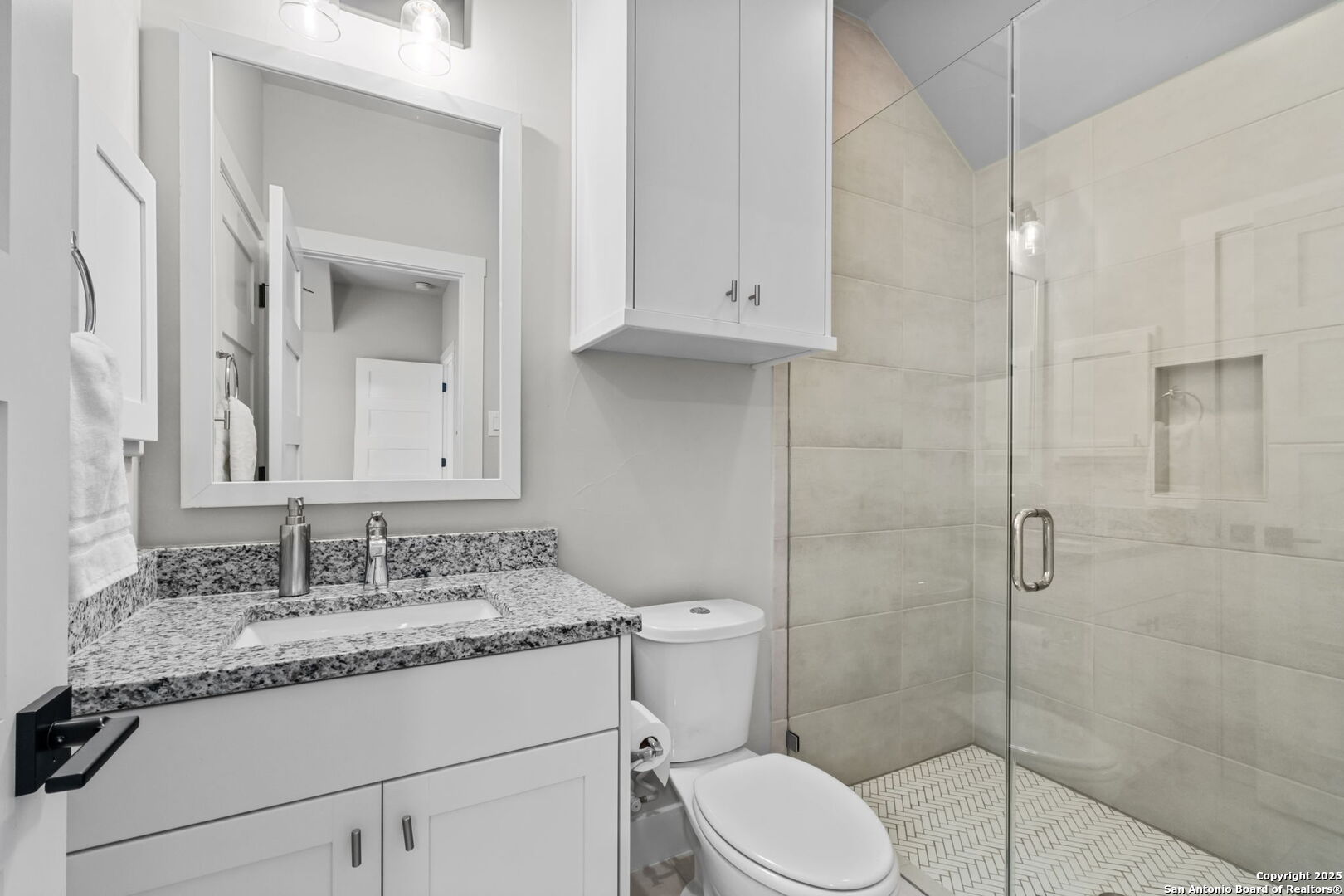 311 E Evergreen St #4