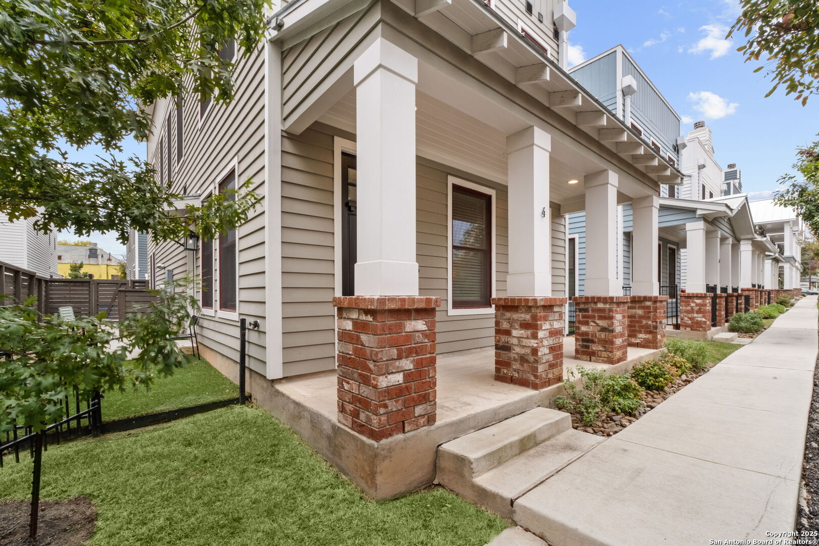 311 E Evergreen St #4