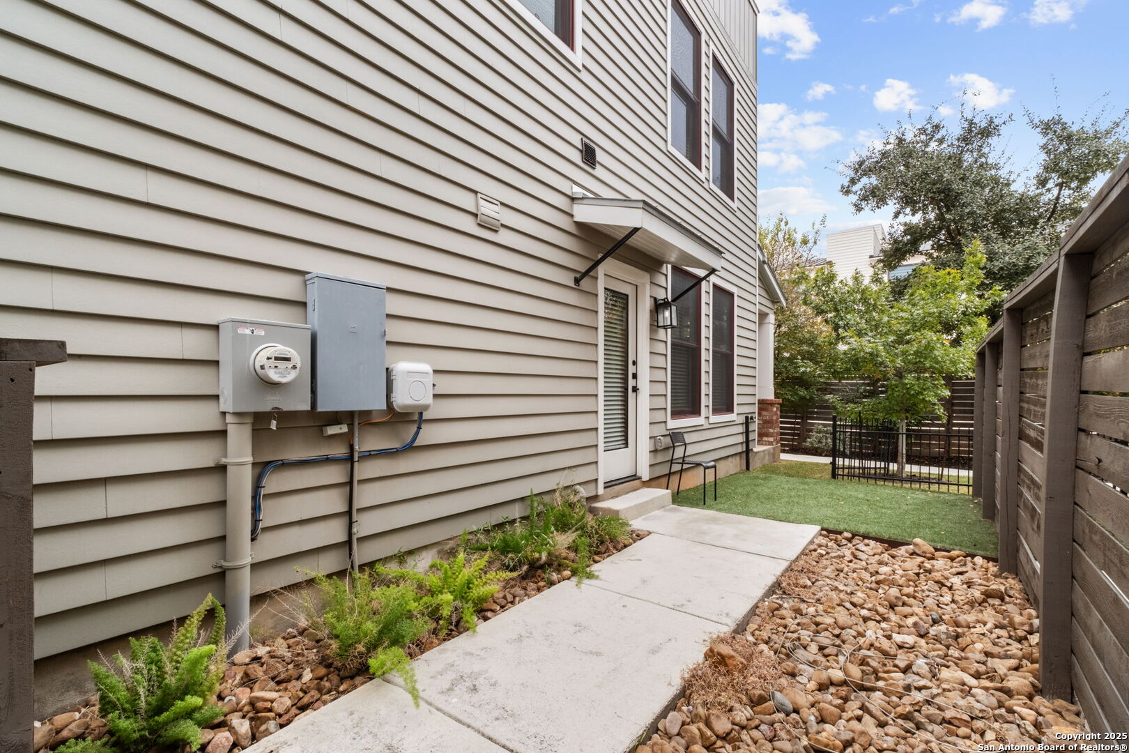 311 E Evergreen St #4