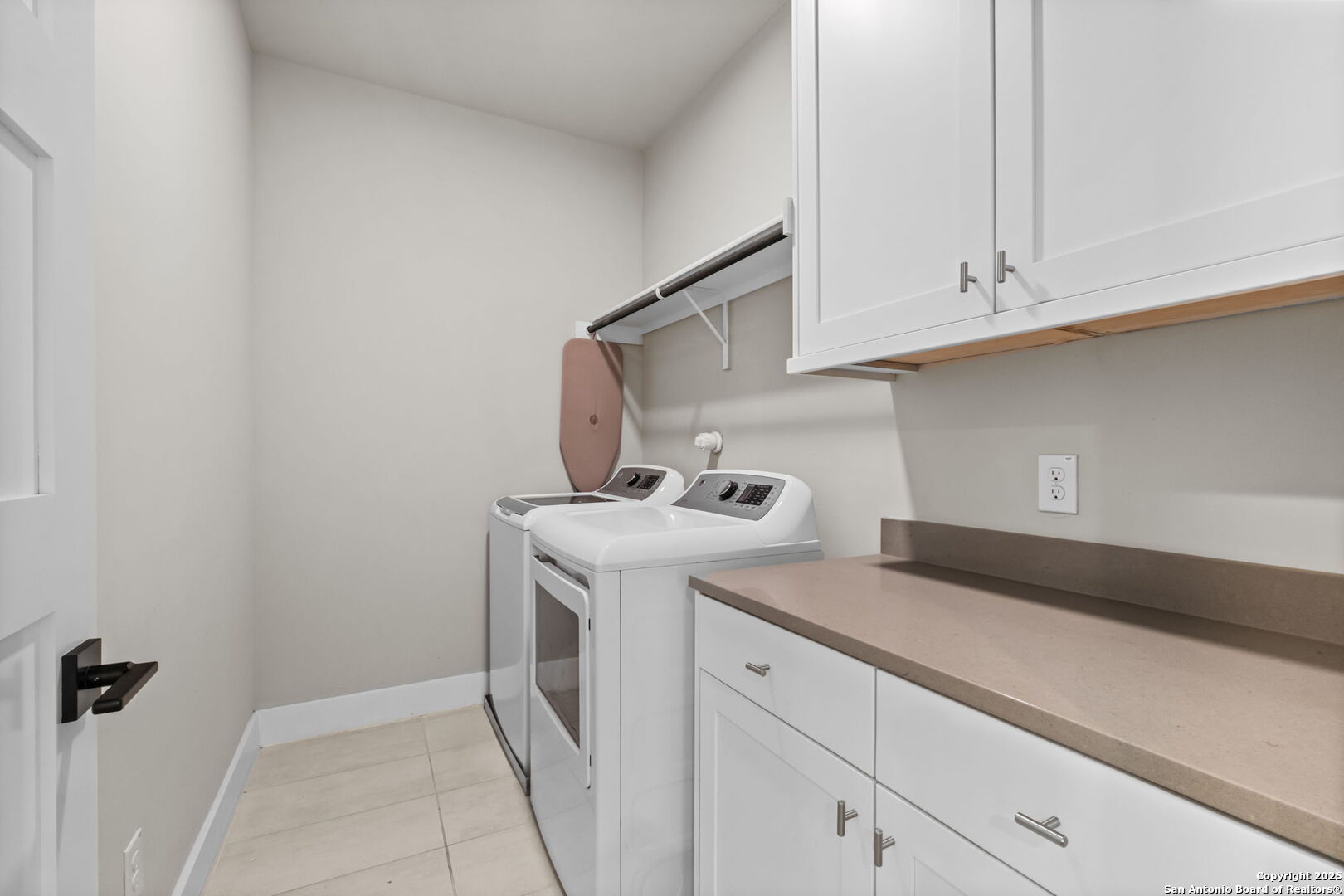 311 E Evergreen St #4