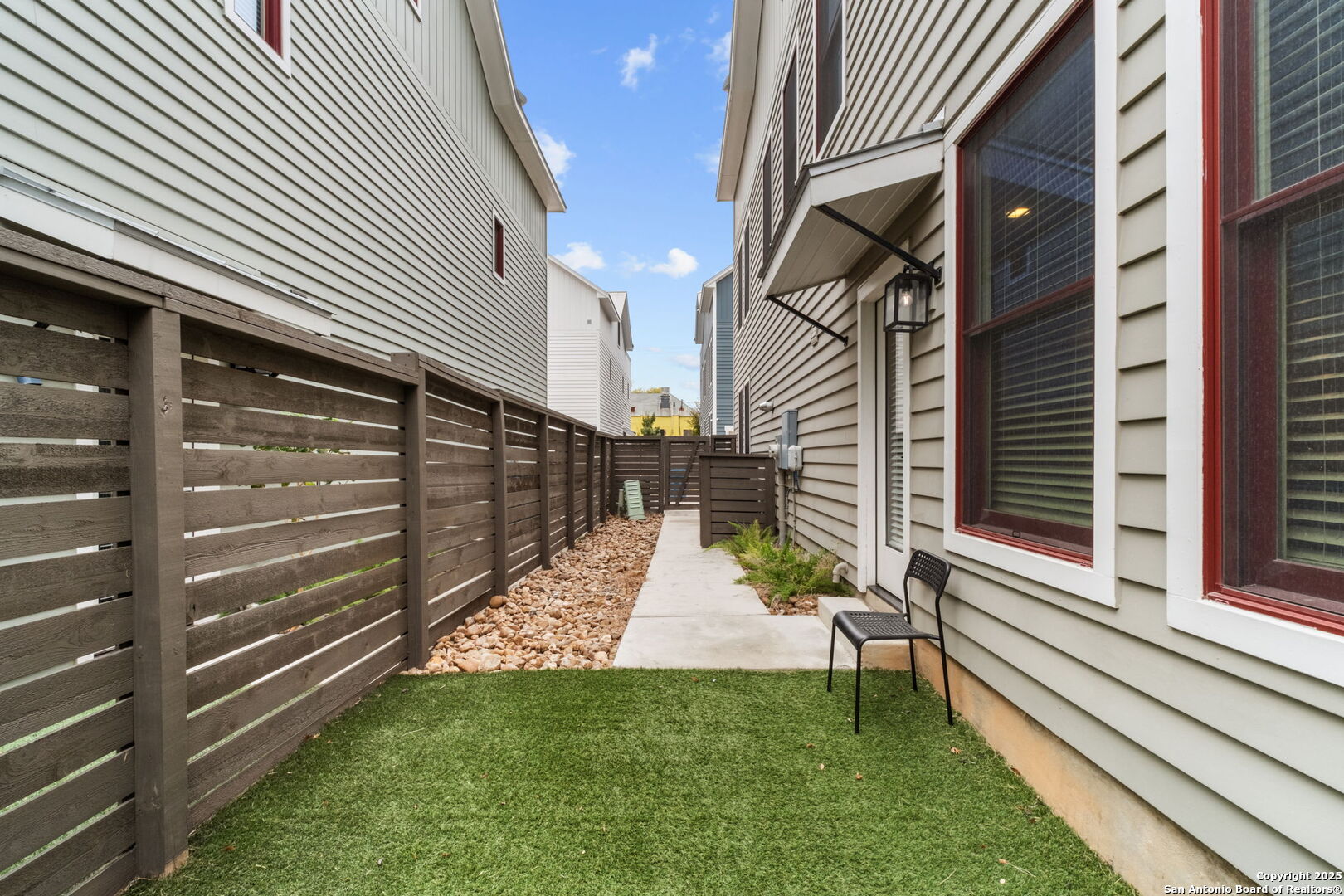 311 E Evergreen St #4