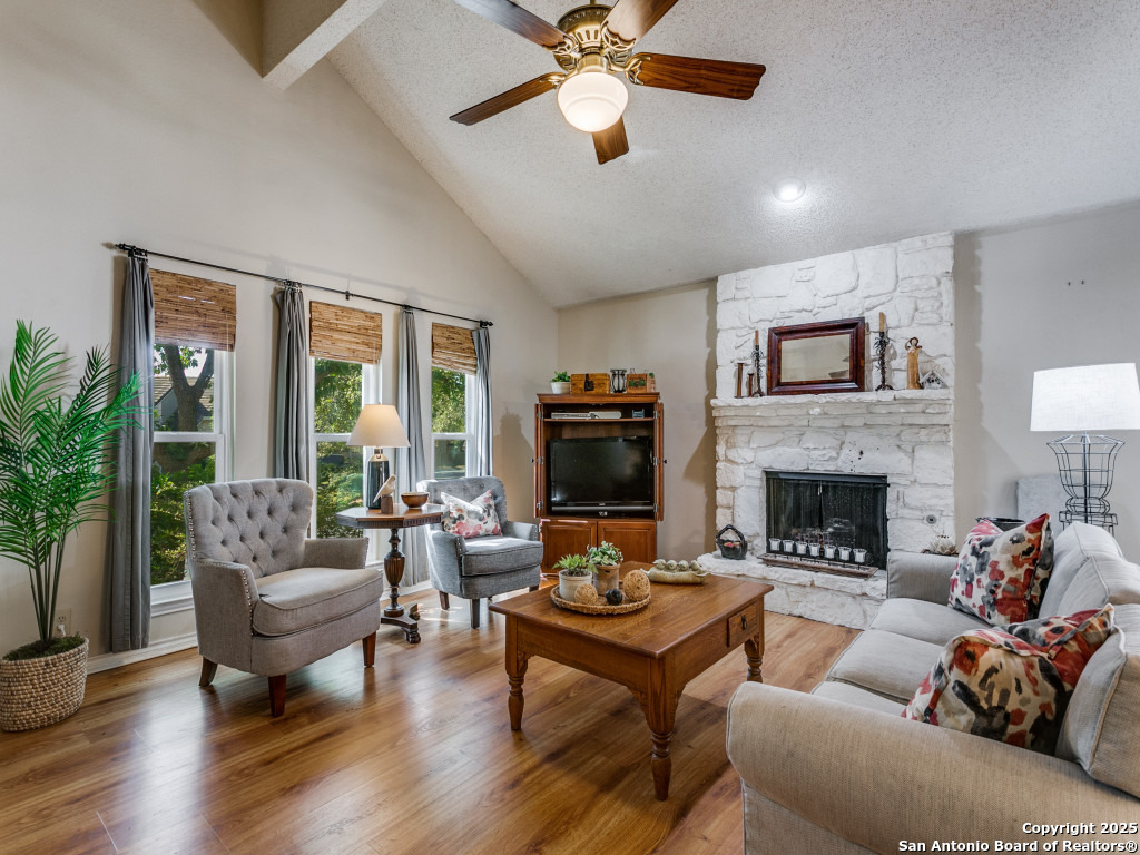 15115 Forest Country