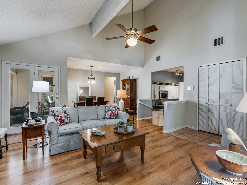 15115 Forest Country