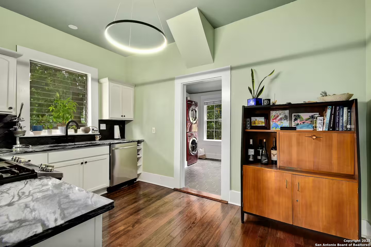 724 N Cherry