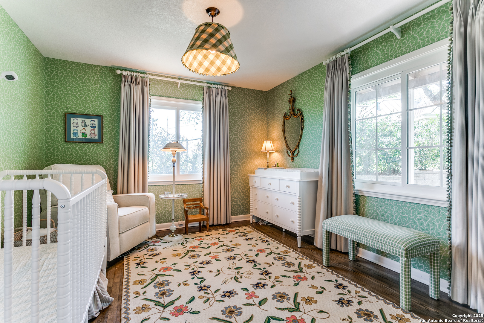 426 E Hathaway
