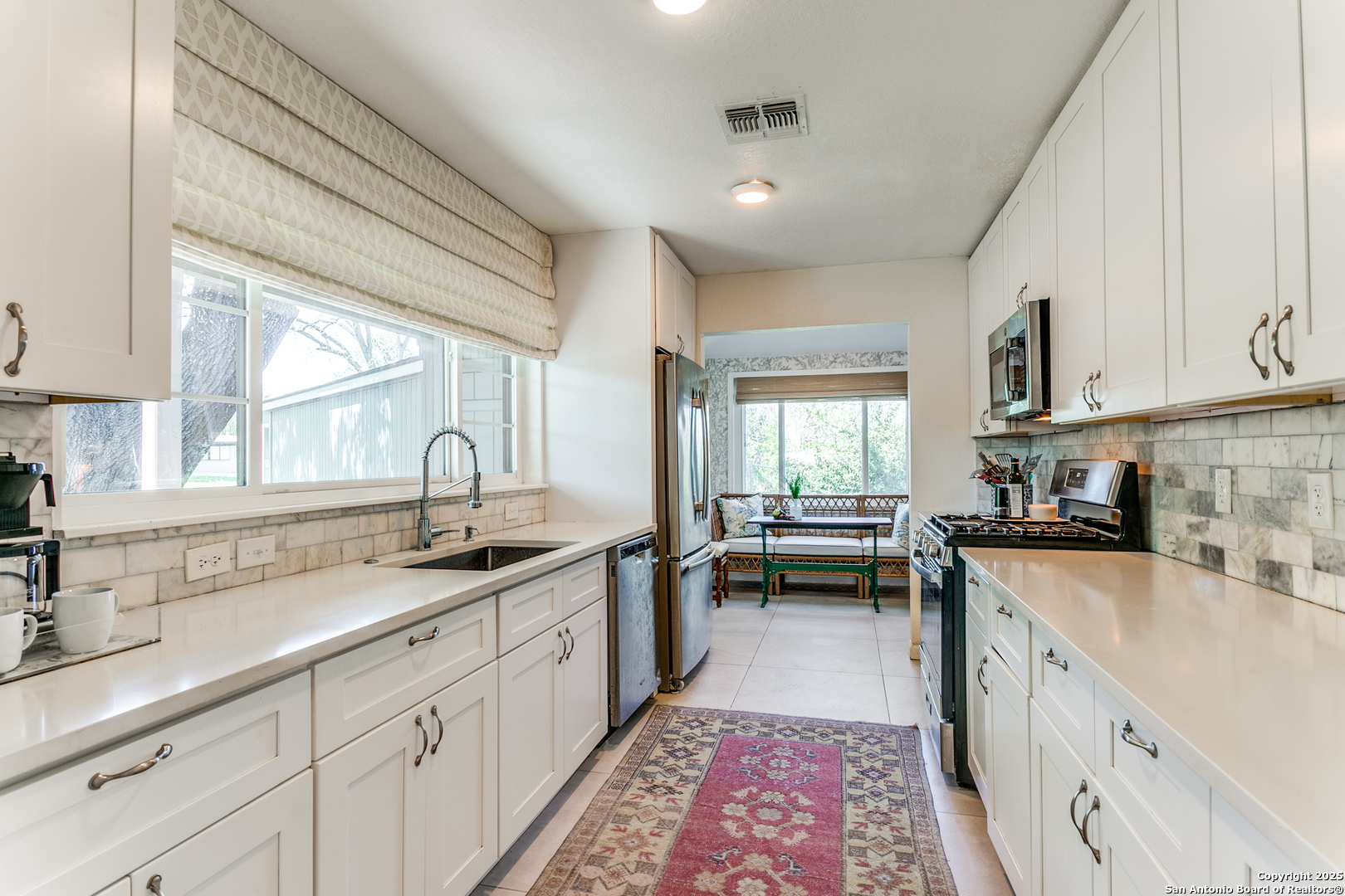 426 E Hathaway