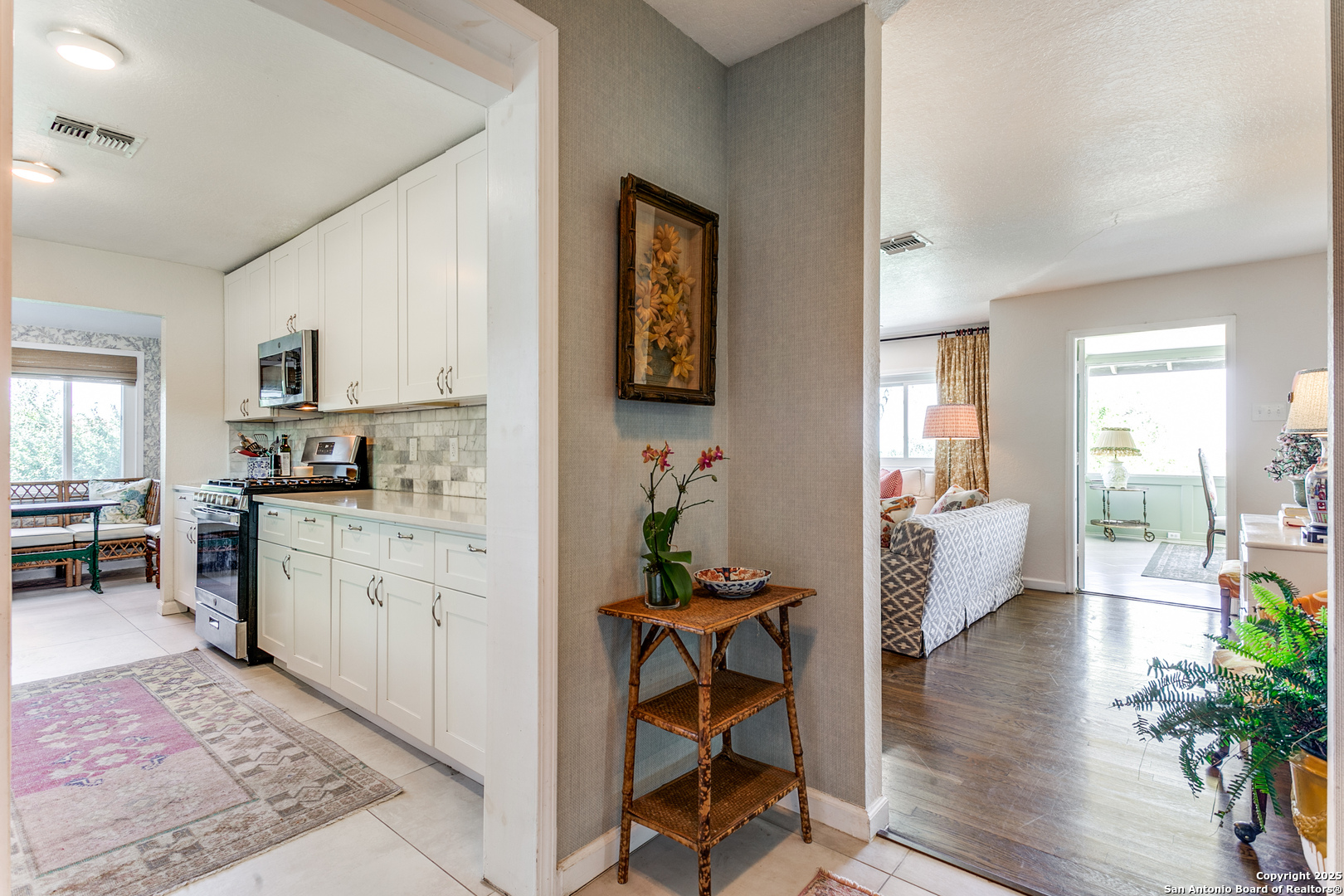 426 E Hathaway