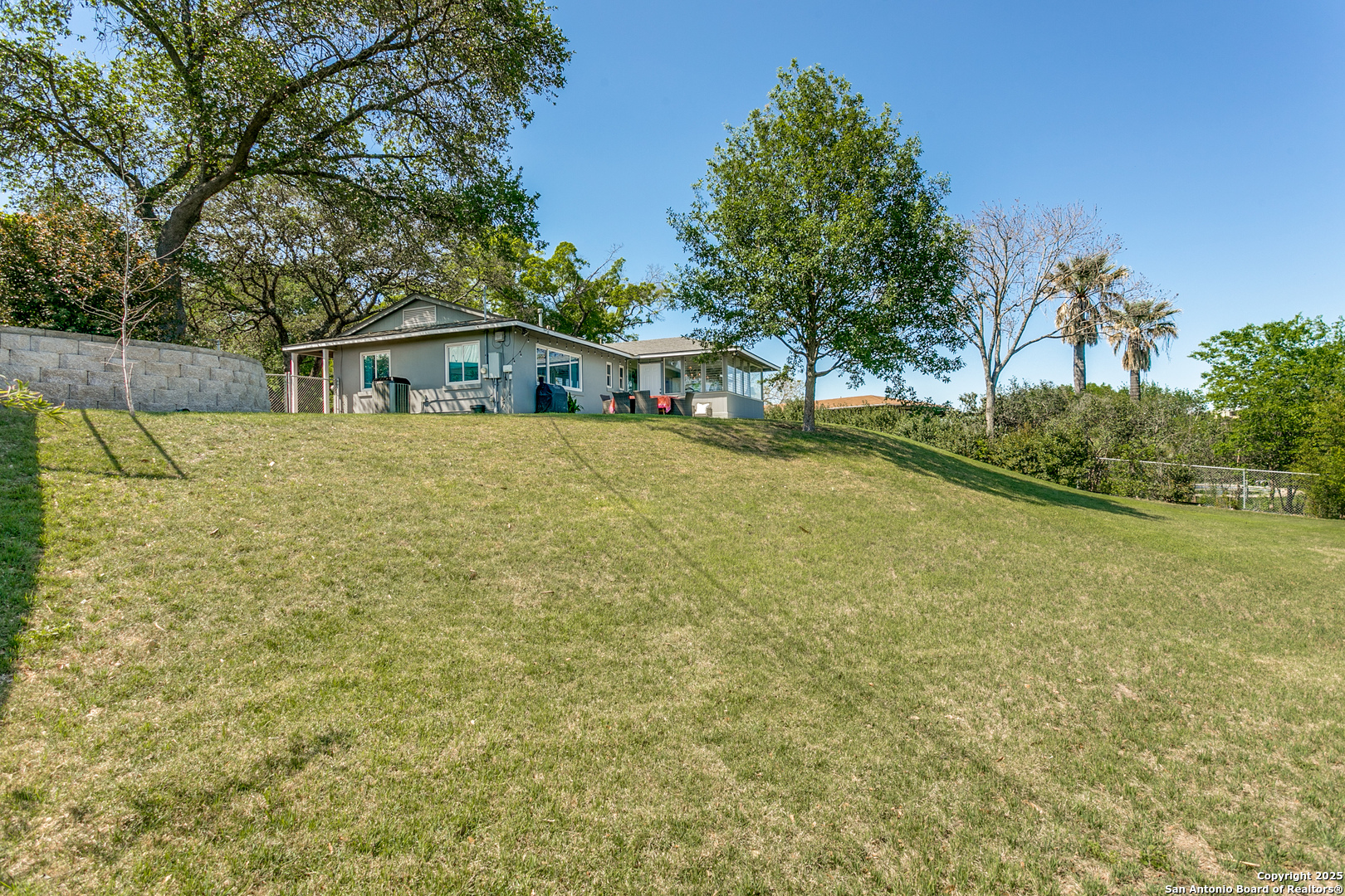426 E Hathaway