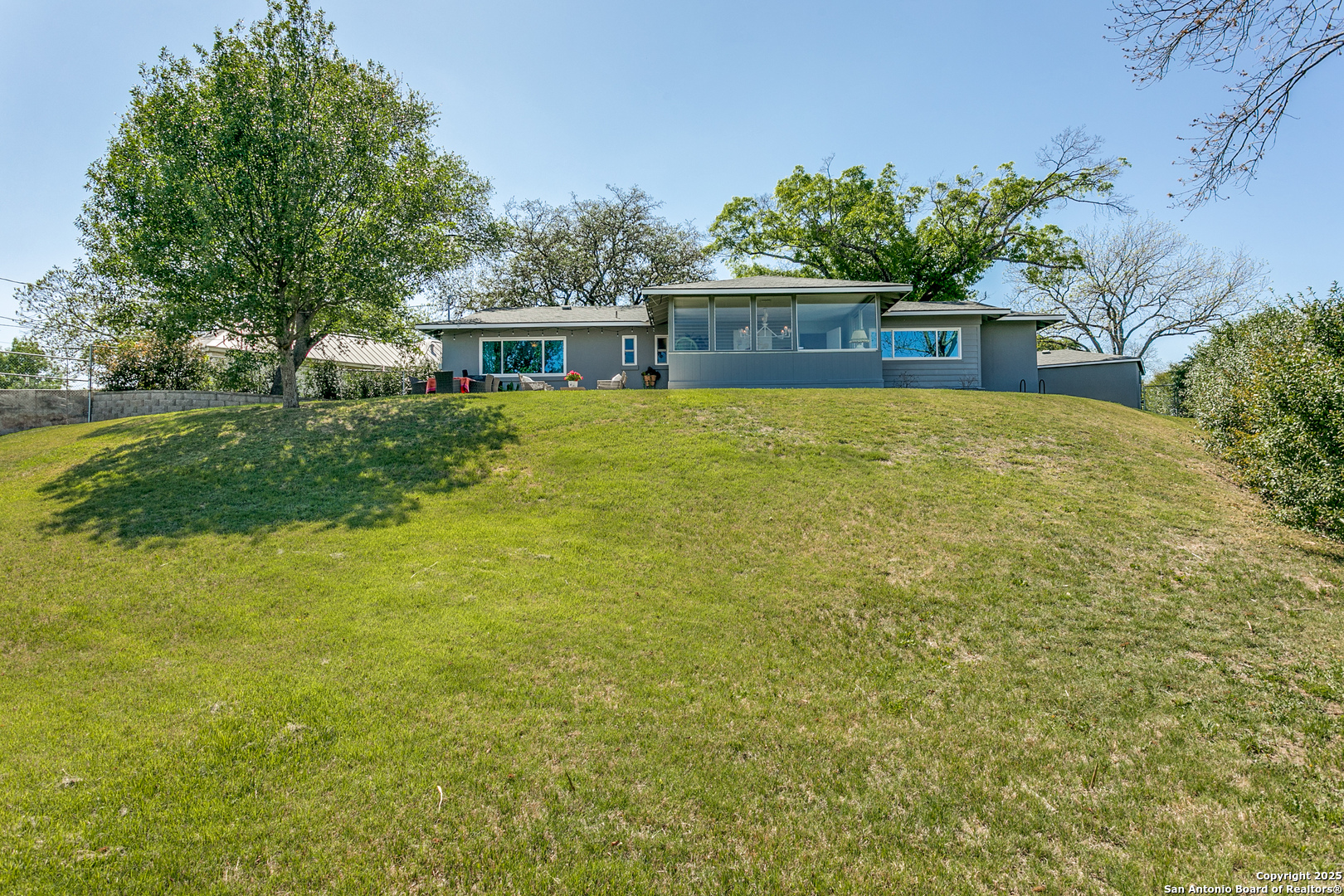 426 E Hathaway
