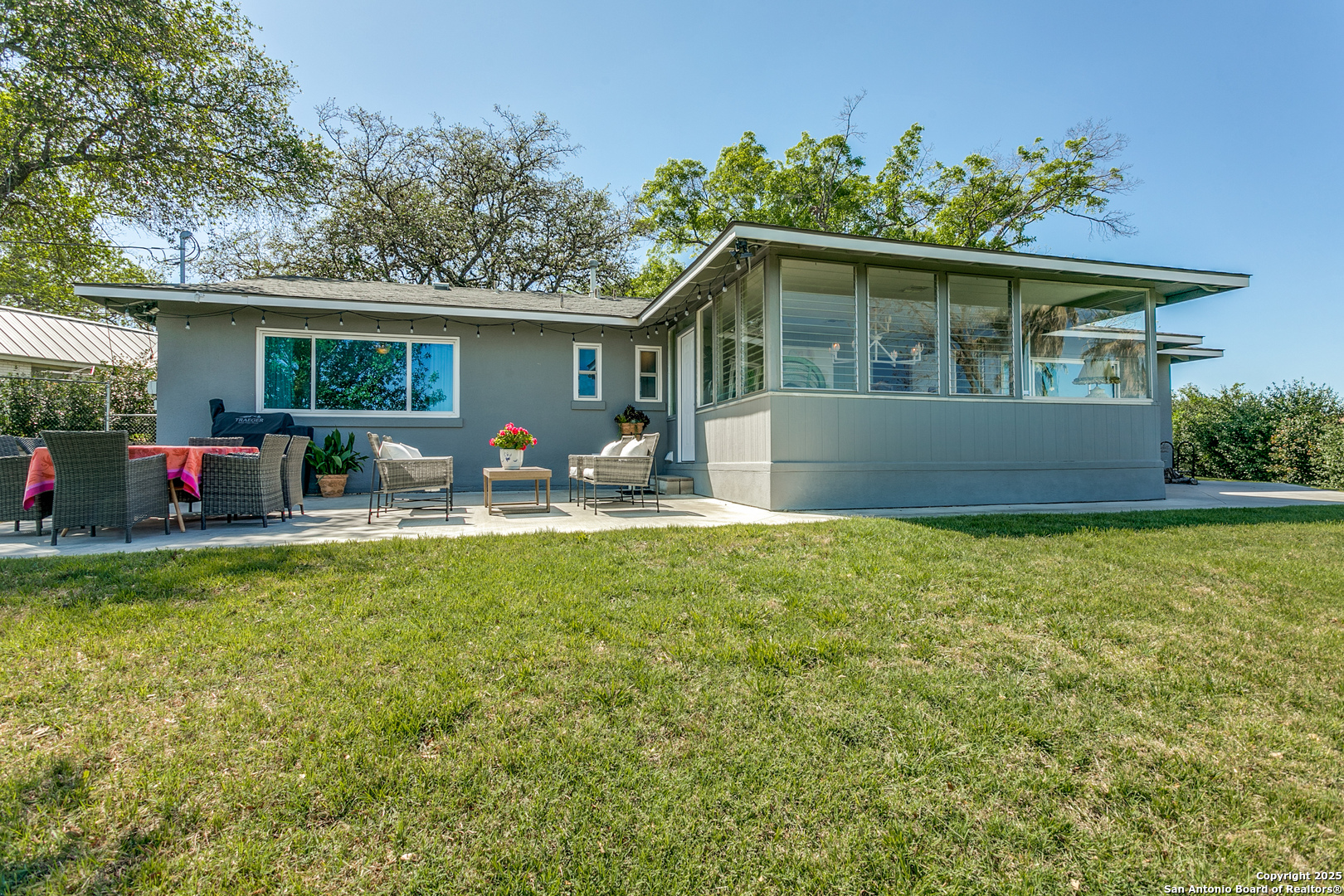 426 E Hathaway