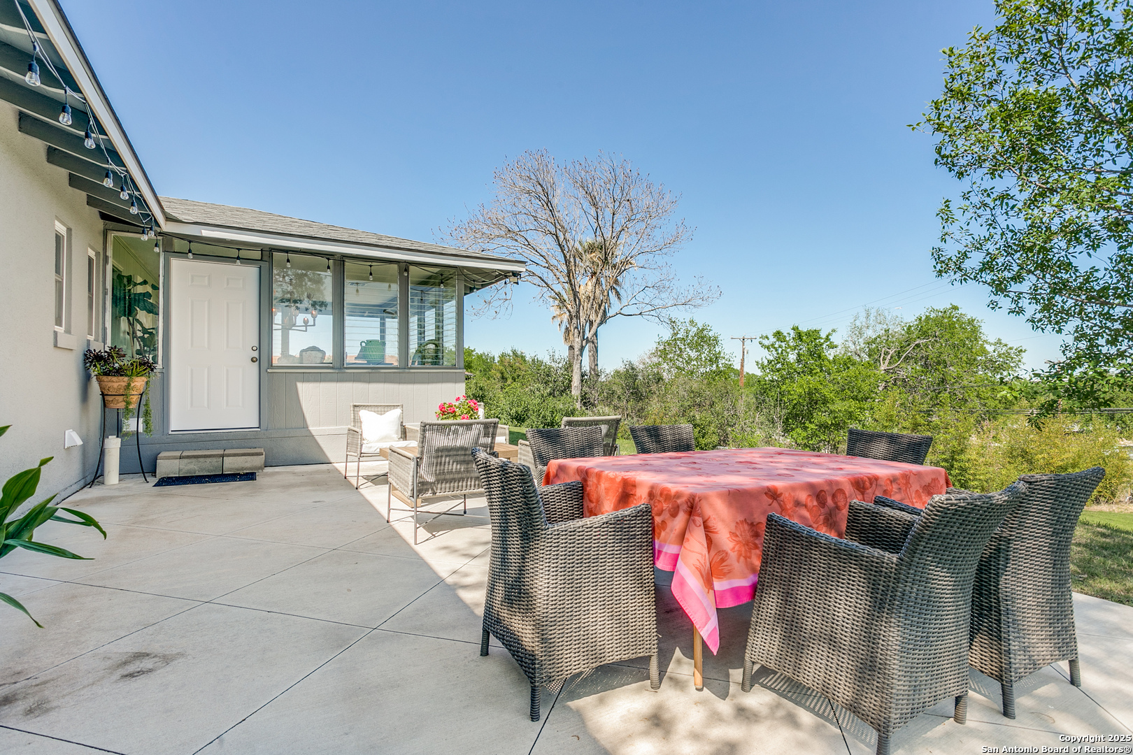 426 E Hathaway