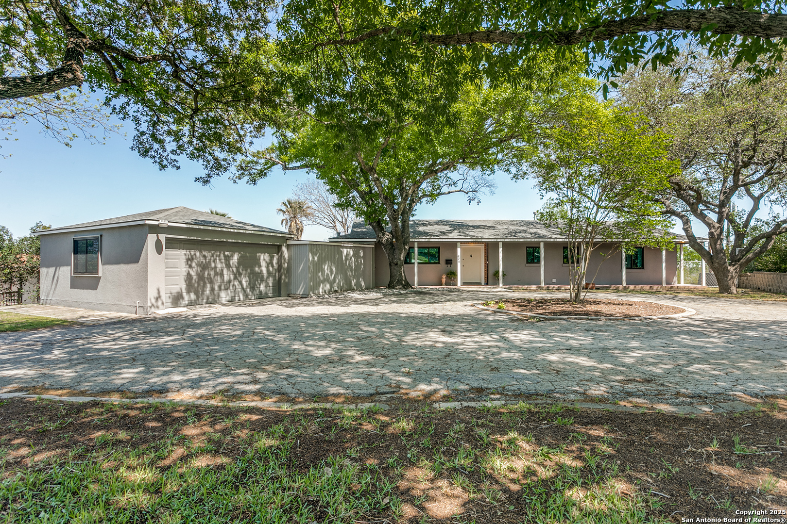 426 E Hathaway