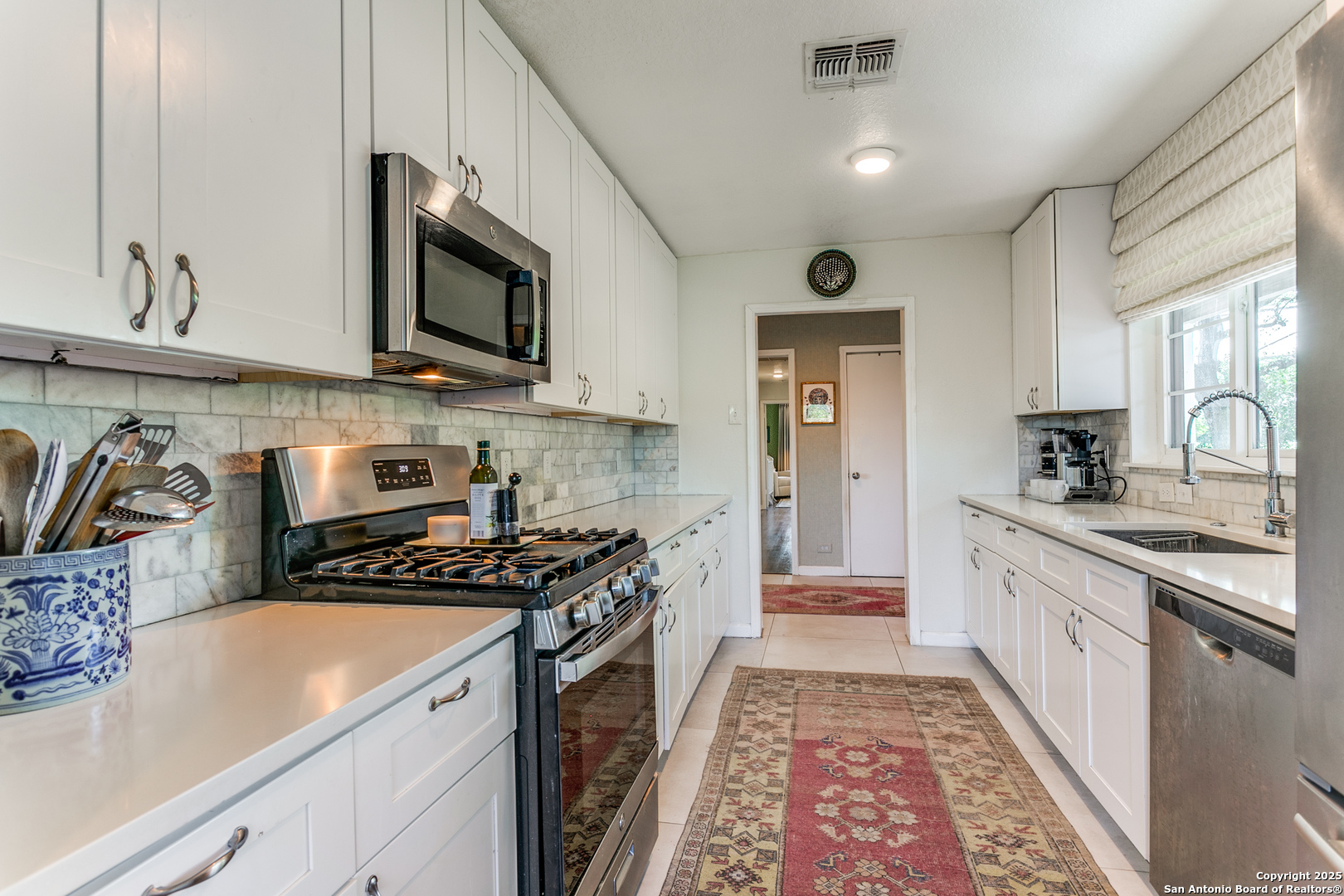 426 E Hathaway