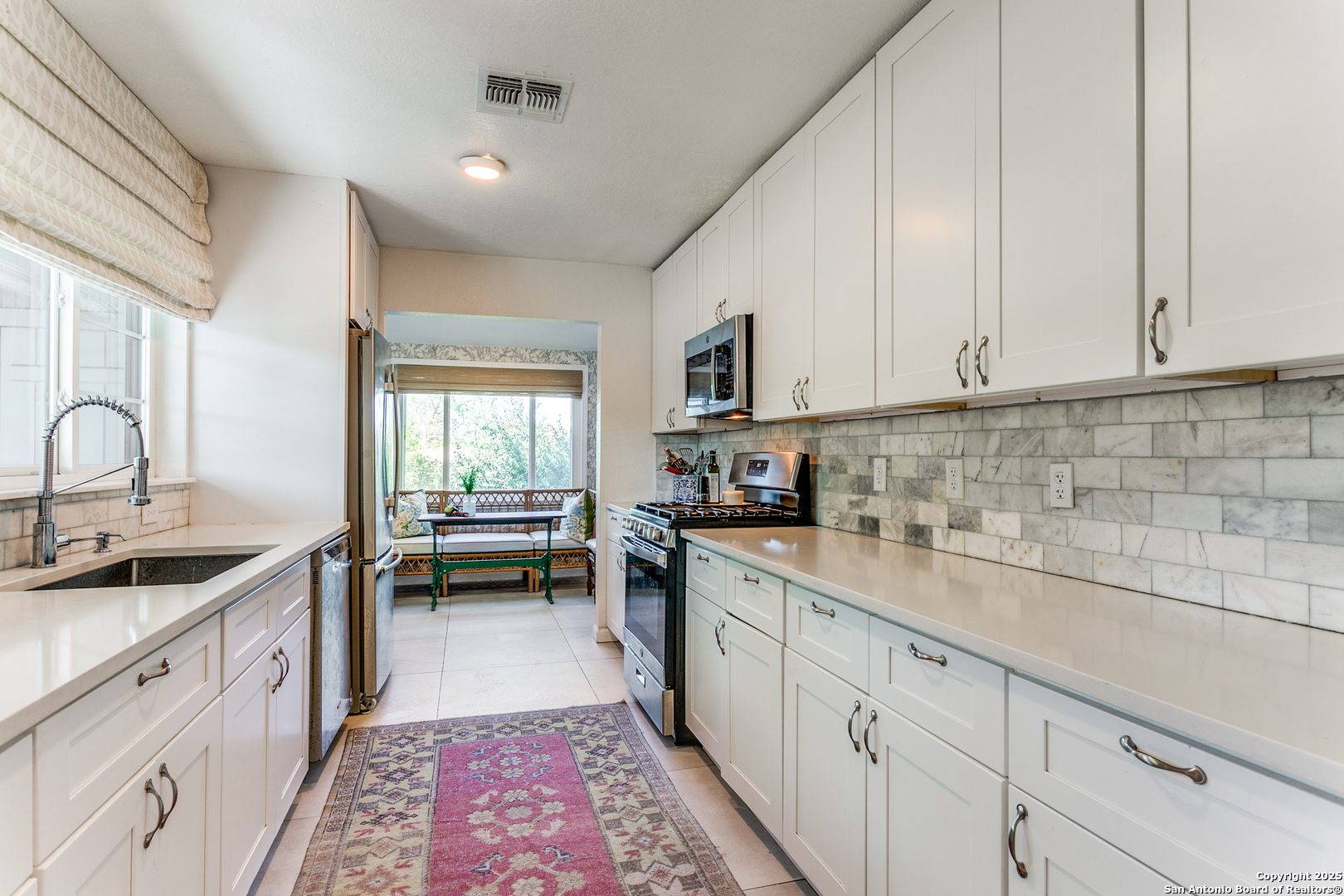 426 E Hathaway