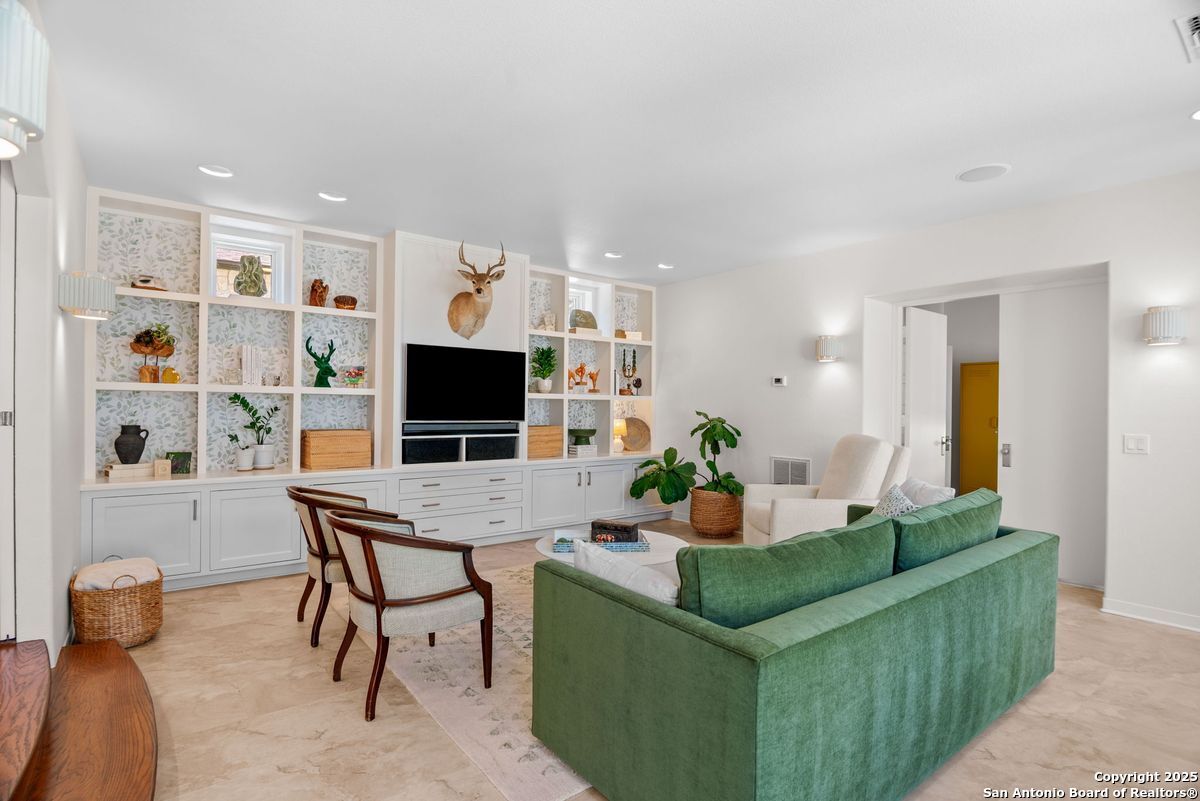 239 Belvidere