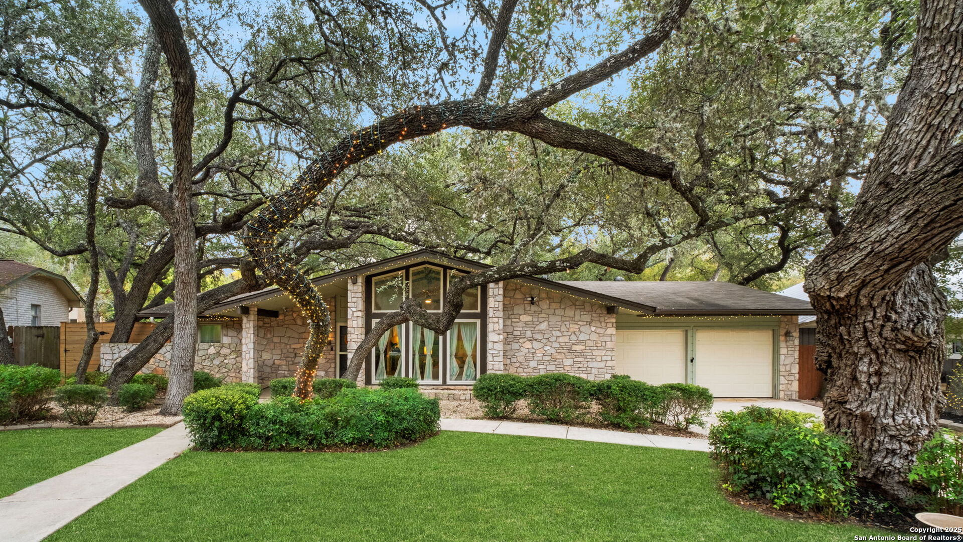 10922 Whispering Wind