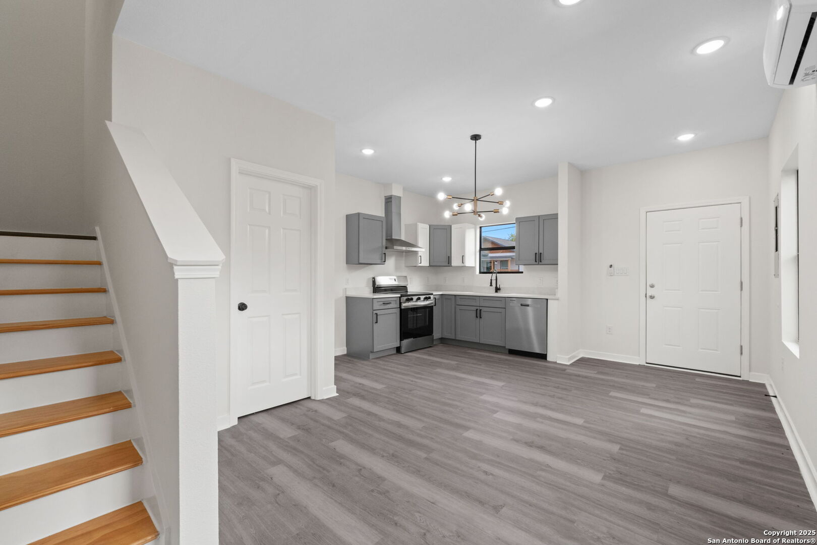 627 S Olive St, #101,102